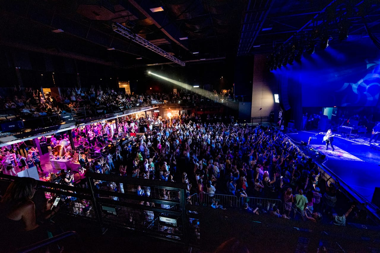 A sold-out crowd at a Women Who Rock benefit concert